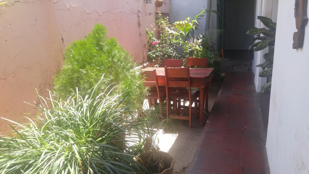 Casa Nica Leon Hostel Exterior photo